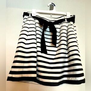 Black and white stripe knee length pleated skirt with ribbon belt
